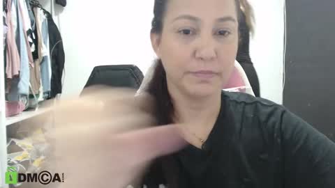 Snapshot of yessica_08 chatting on February 18, 2025, 3:21 am yessica and andres online show from February 18, 2025, 3:21 am