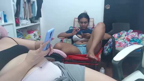 Snapshot of yessica_08 chatting on February 26, 2025, 5:28 pm yessica and andres online show from February 26, 2025, 5:28 pm