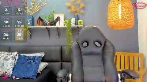 Snapshot of yessika_parker chatting on July 17, 2026, 8:43 am yessika_parker online show from July 17, 2026, 8:43 am