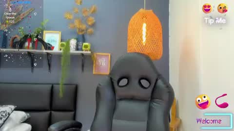 Snapshot of yessika_parker chatting on August 3, 2026, 9:04 am yessika_parker online show from August 3, 2026, 9:04 am