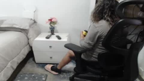 Snapshot of yessilatin chatting on August 3, 2026, 10:02 pm jessy online show from August 3, 2026, 10:02 pm
