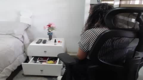 Snapshot of yessilatin chatting on August 6, 2026, 9:28 pm jessy online show from August 6, 2026, 9:28 pm