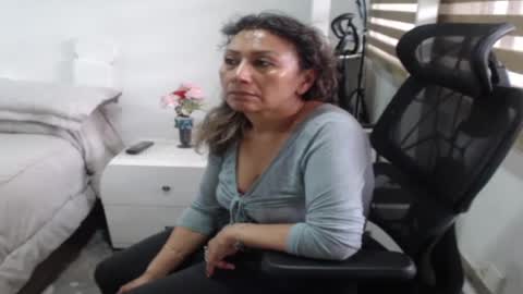 Snapshot of yessilatin chatting on August 8, 2026, 8:44 pm jessy online show from August 8, 2026, 8:44 pm