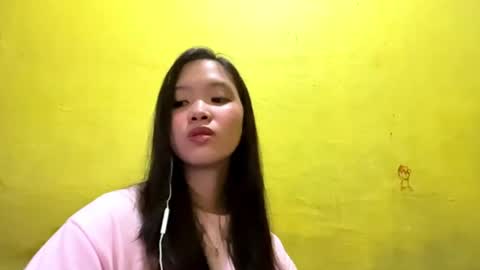 Snapshot of yibassette chatting on June 16, 2026, 12:19 pm Isabella online show from June 16, 2026, 12:19 pm