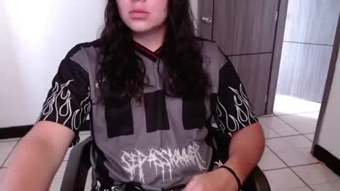 Snapshot of yigolo_ chatting on July 9, 2026, 3:27 pm Gio online show from July 9, 2026, 3:27 pm
