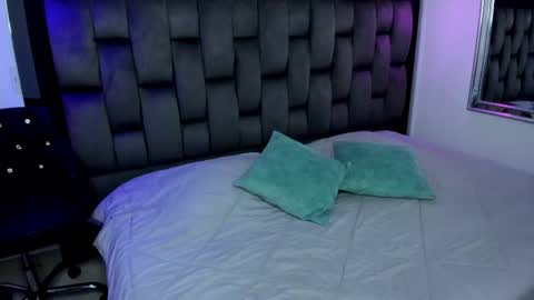 Yika Alves online show from October 22, 2025, 8:52 pm