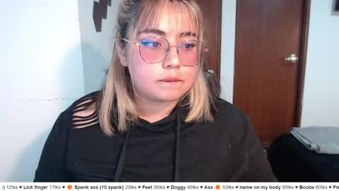 Snapshot of yini_angel07 chatting on May 23, 2026, 3:01 am hii i am yini online show from May 23, 2026, 3:01 am