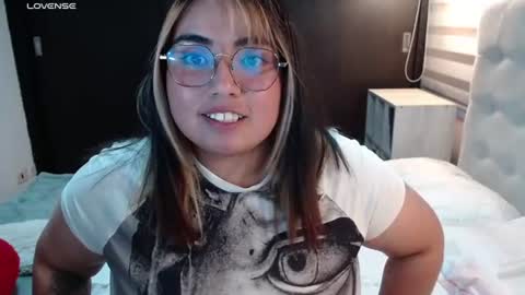 hii i am yini online show from July 7, 2026, 6:47 am