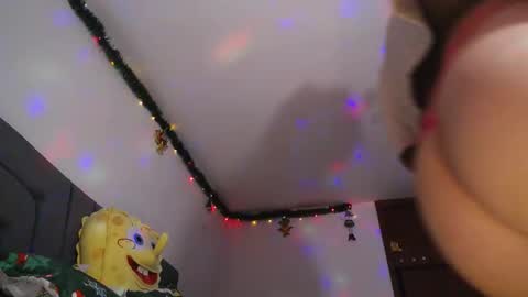 Snapshot of yinn_silver chatting on December 12, 2024, 10:45 am Yiny online show from December 12, 2024, 10:45 am