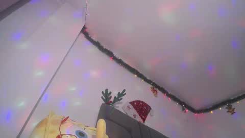 Snapshot of yinn_silver chatting on December 23, 2024, 9:16 am Yiny online show from December 23, 2024, 9:16 am