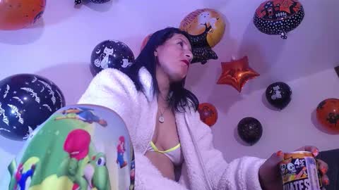 Snapshot of yinn_silver chatting on October 13, 2025, 7:41 am Yiny online show from October 13, 2025, 7:41 am