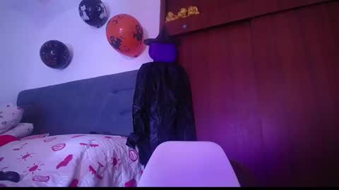 Snapshot of yinn_silver chatting on October 25, 2025, 6:32 am Yiny online show from October 25, 2025, 6:32 am