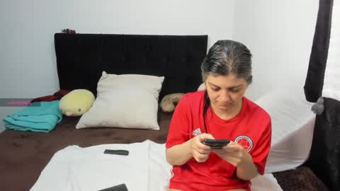 yinyyanghot online show from October 14, 2025, 9:10 am