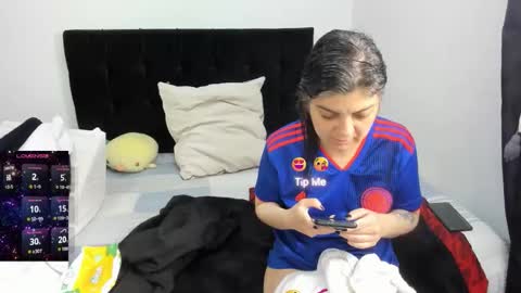 yinyyanghot online show from October 22, 2025, 10:15 am