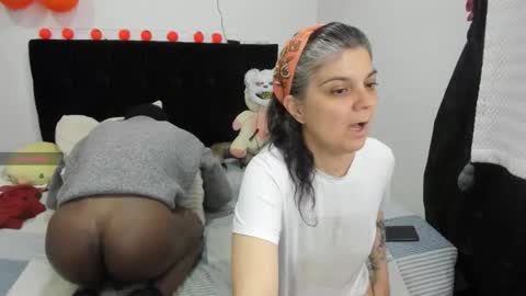 yinyyanghot online show from October 28, 2025, 10:12 pm