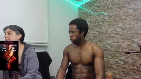 yinyyanghot online show from November 16, 2025, 4:07 am