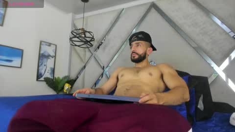 Snapshot of yiyo10_ chatting on January 10, 2025, 7:46 am Yiyo online show from January 10, 2025, 7:46 am
