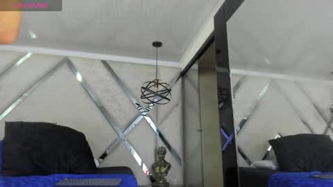 Snapshot of yiyo10_ chatting on January 19, 2025, 10:28 am Yiyo online show from January 19, 2025, 10:28 am