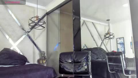 Snapshot of yiyo10_ chatting on February 12, 2025, 7:23 am Yiyo online show from February 12, 2025, 7:23 am