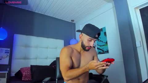 Yiyo online show from September 19, 2025, 4:36 am