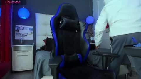 Yiyo online show from November 16, 2025, 5:02 am