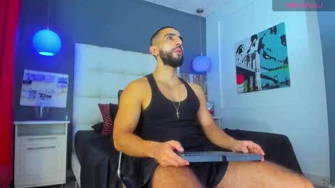 Yiyo online show from November 18, 2025, 4:39 am