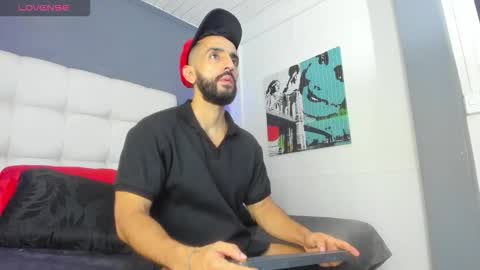 Yiyo online show from February 7, 2026, 4:27 am