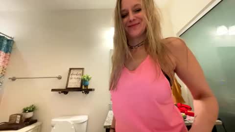 Snapshot of yogabuttttttt chatting on March 9, 2025, 6:28 am yogabuttttttt online show from March 9, 2025, 6:28 am