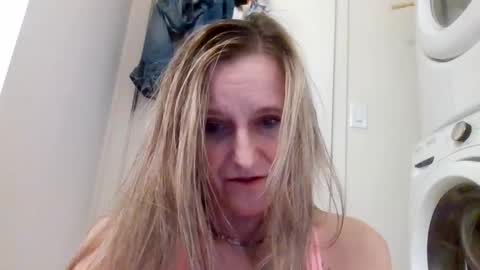 Snapshot of yogabuttttttt chatting on October 7, 2025, 4:09 am yogabuttttttt online show from October 7, 2025, 4:09 am