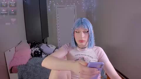 Mikaella - Mika online show from February 5, 2026, 8:35 pm