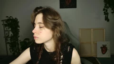 yoka_paradoxxx online show from November 5, 2025, 5:07 am