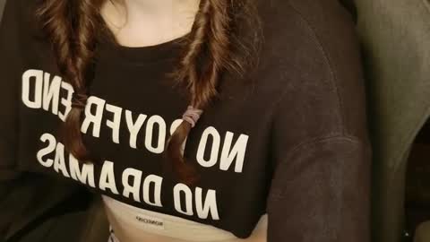 yoka_paradoxxx online show from December 3, 2025, 5:48 am