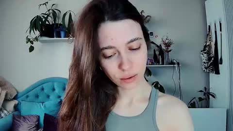 yoka_paradoxxx online show from May 10, 2026, 10:53 am