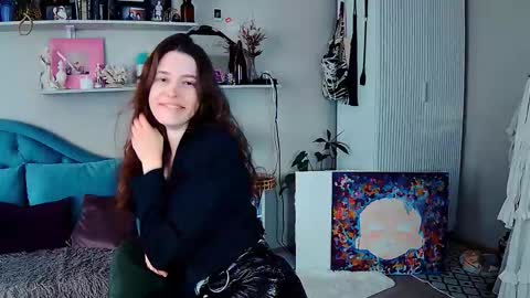 yoka_paradoxxx online show from May 12, 2026, 10:12 am