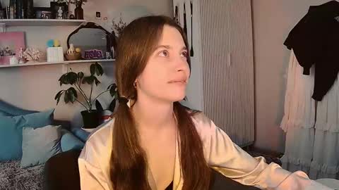 yoka_paradoxxx online show from May 14, 2026, 12:45 pm