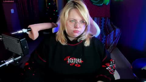 Yoki online show from December 22, 2025, 6:21 am