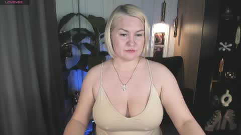 Snapshot of yolanda_kiss chatting on June 29, 2026, 8:20 pm Yolanda online show from June 29, 2026, 8:20 pm