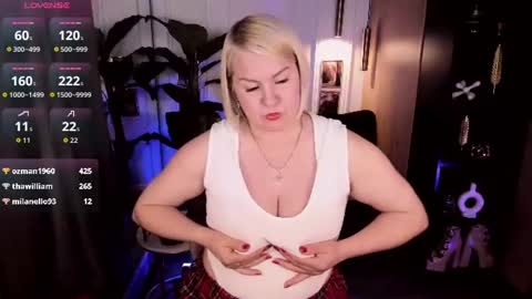 Snapshot of yolanda_kiss chatting on July 2, 2026, 3:23 am Yolanda online show from July 2, 2026, 3:23 am