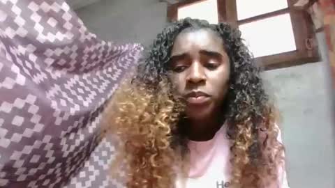 yolandrina05 online show from September 13, 2025, 1:22 pm