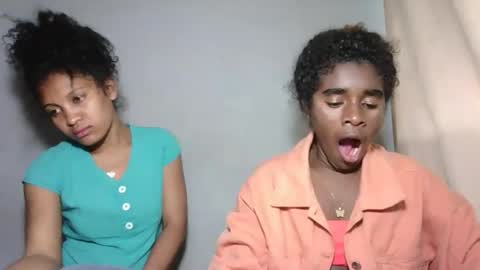 yolandrina05 online show from October 8, 2025, 11:24 pm