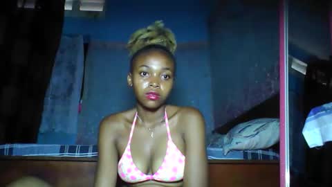 yolandrina05 online show from December 4, 2025, 6:23 am