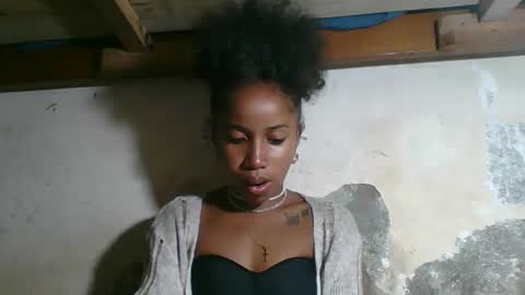 yolandrina05 online show from February 4, 2026, 10:21 am