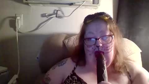 yomoopy online show from October 31, 2025, 3:07 am