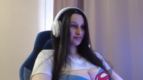 Sophie online show from April 13, 2026, 2:44 pm
