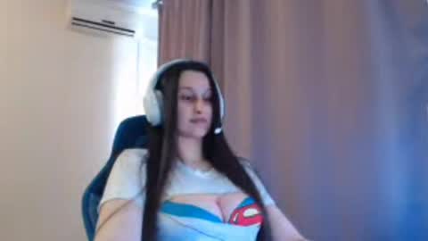 Sophie online show from April 20, 2026, 2:09 pm