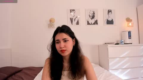 yooleen online show from February 18, 2025, 4:26 am