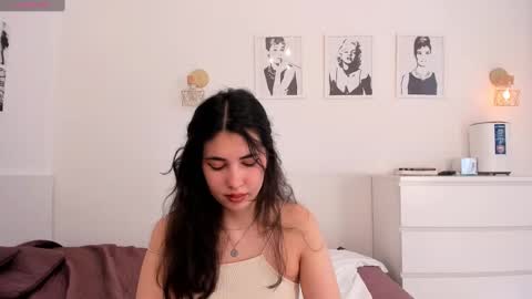 yooleen online show from February 18, 2025, 7:32 am