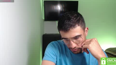 yoshy_man online show from April 29, 2026, 3:21 am