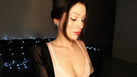 Snapshot of you_deserve chatting on April 29, 2026, 8:37 pm Sophie online show from April 29, 2026, 8:37 pm