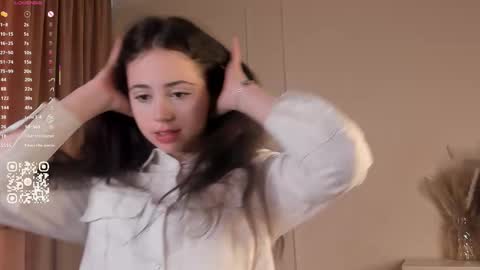 Snapshot of you_fell_in_love chatting on September 28, 2025, 8:42 am Elizabeth brunette -- Darline blonde  online show from September 28, 2025, 8:42 am